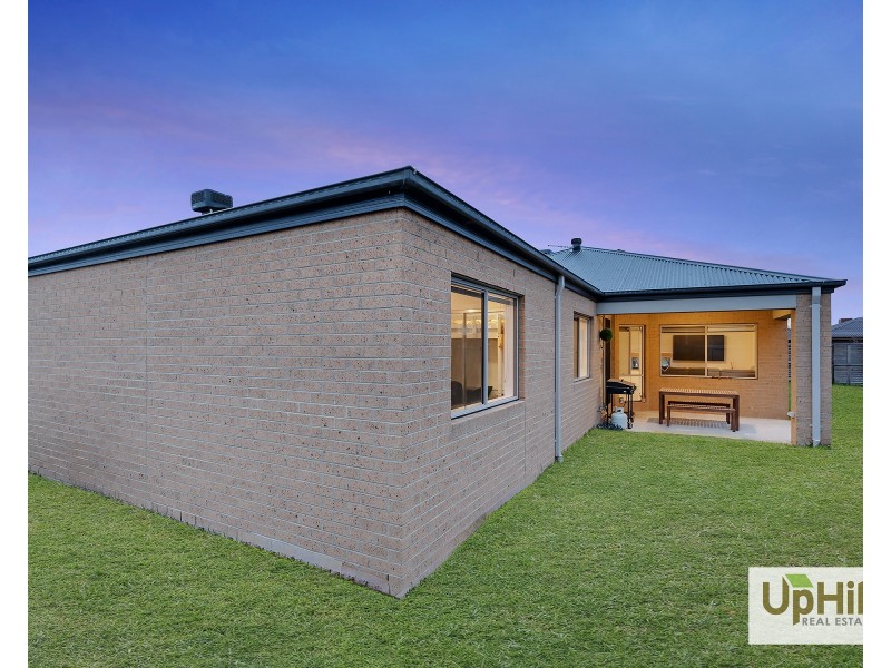9 Leghorn Way, Clyde North VIC 3978