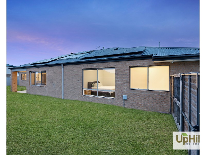 9 Leghorn Way, Clyde North VIC 3978