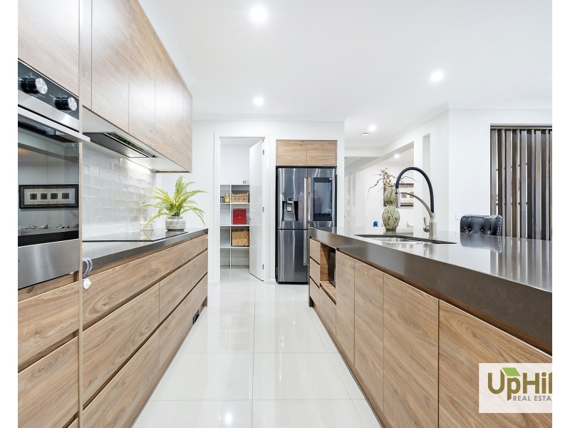 64 Ceduna Road, Clyde North VIC 3978