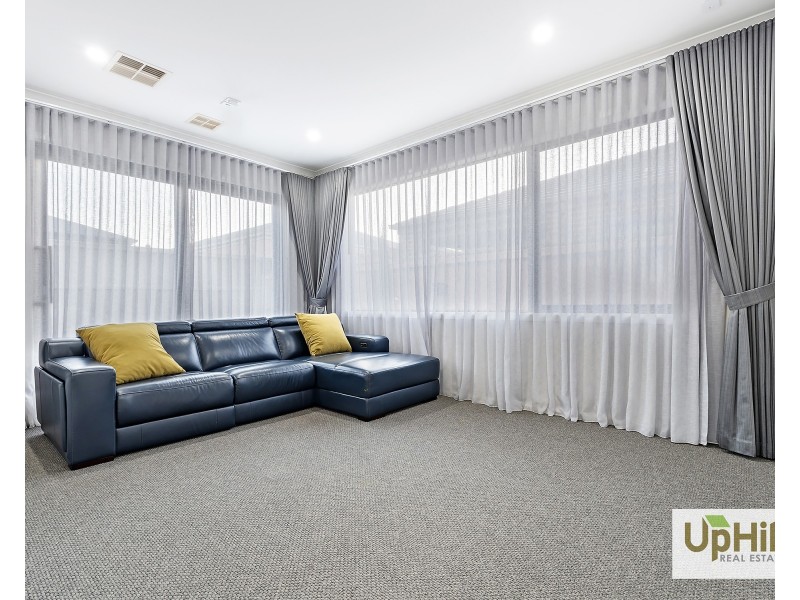 64 Ceduna Road, Clyde North VIC 3978