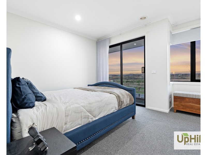 64 Ceduna Road, Clyde North VIC 3978