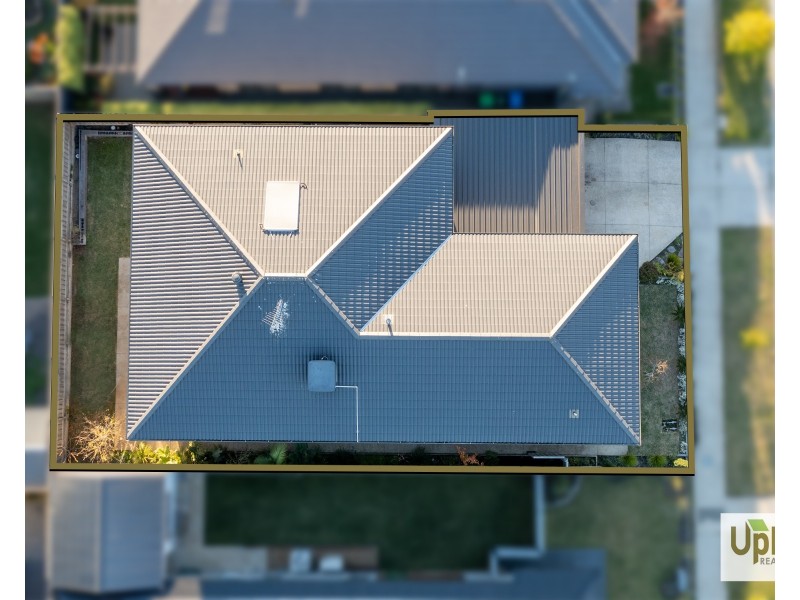 64 Ceduna Road, Clyde North VIC 3978