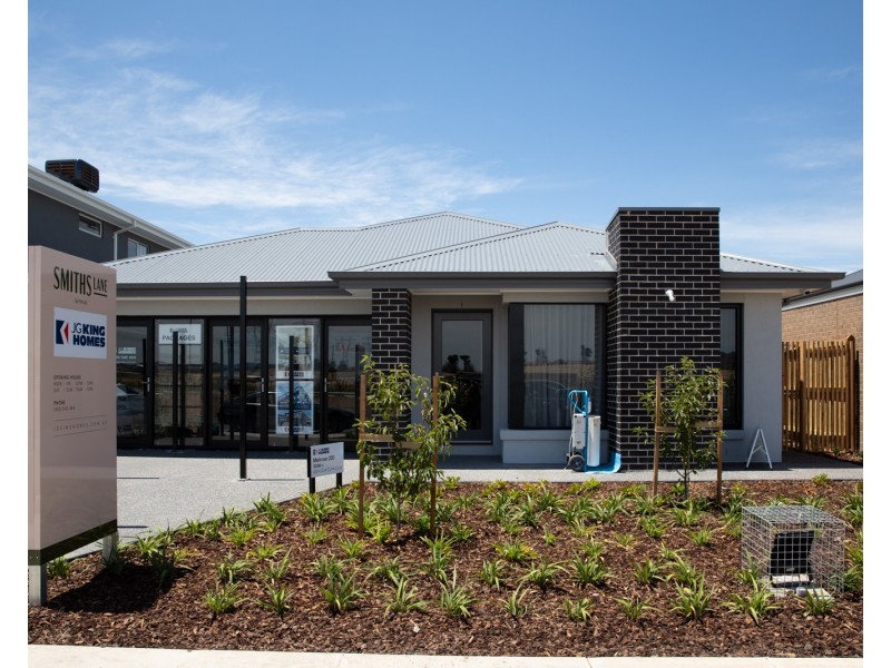 8 Baxter Street, Clyde North VIC 3978