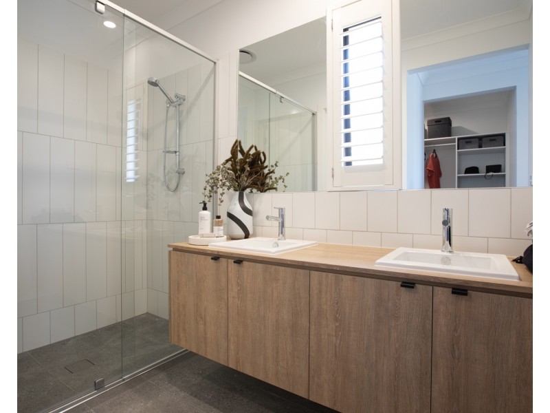 8 Baxter Street, Clyde North VIC 3978