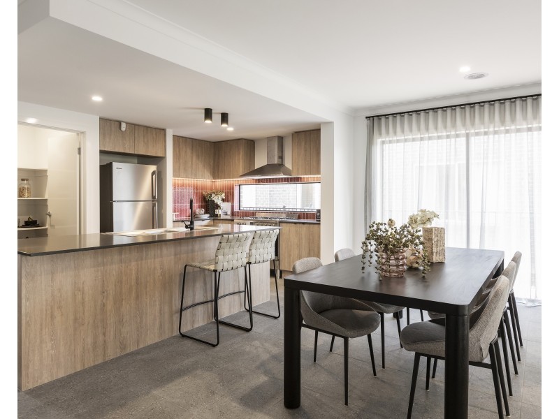 8 Baxter Street, Clyde North VIC 3978