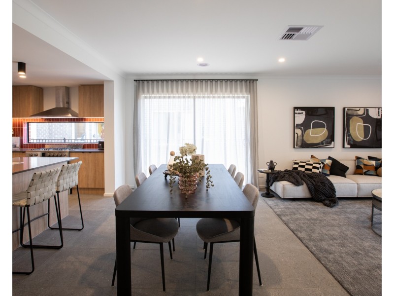 8 Baxter Street, Clyde North VIC 3978