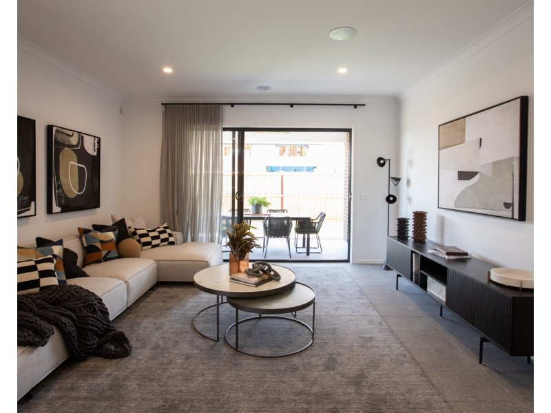 8 Baxter Street, Clyde North VIC 3978