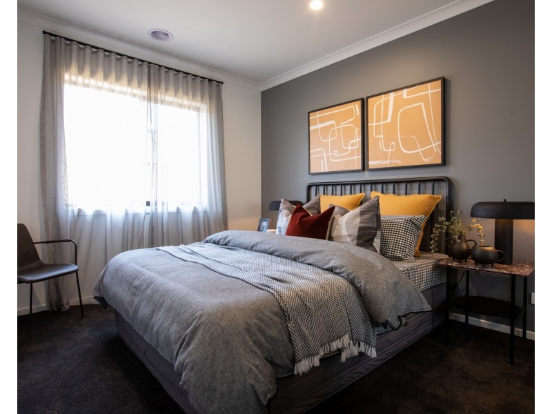 8 Baxter Street, Clyde North VIC 3978