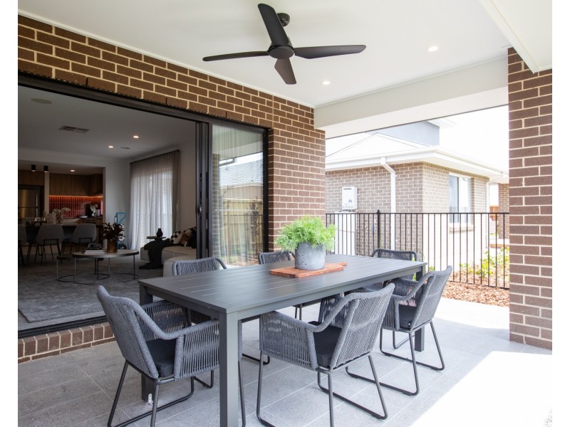 8 Baxter Street, Clyde North VIC 3978