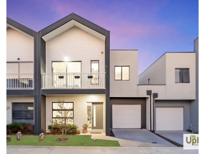 7 Randwick Lane, Clyde North VIC 3978