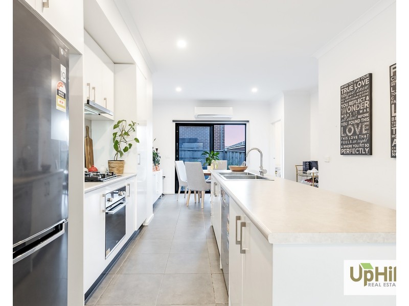 7 Randwick Lane, Clyde North VIC 3978