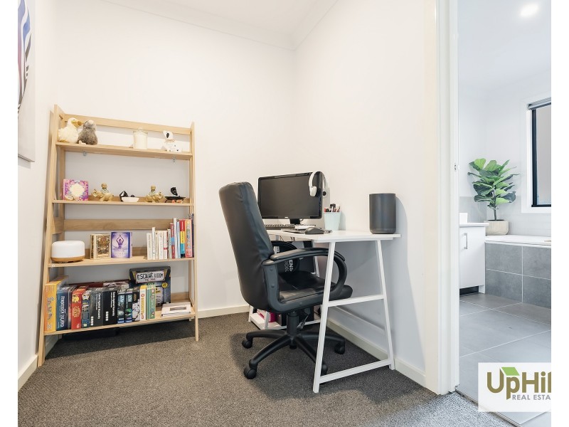 7 Randwick Lane, Clyde North VIC 3978