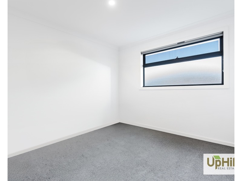 7 Randwick Lane, Clyde North VIC 3978