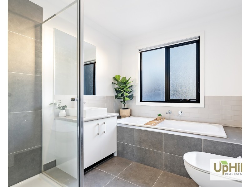 7 Randwick Lane, Clyde North VIC 3978