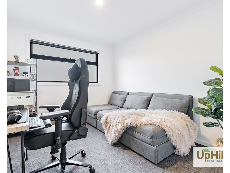 7 Randwick Lane, Clyde North VIC 3978