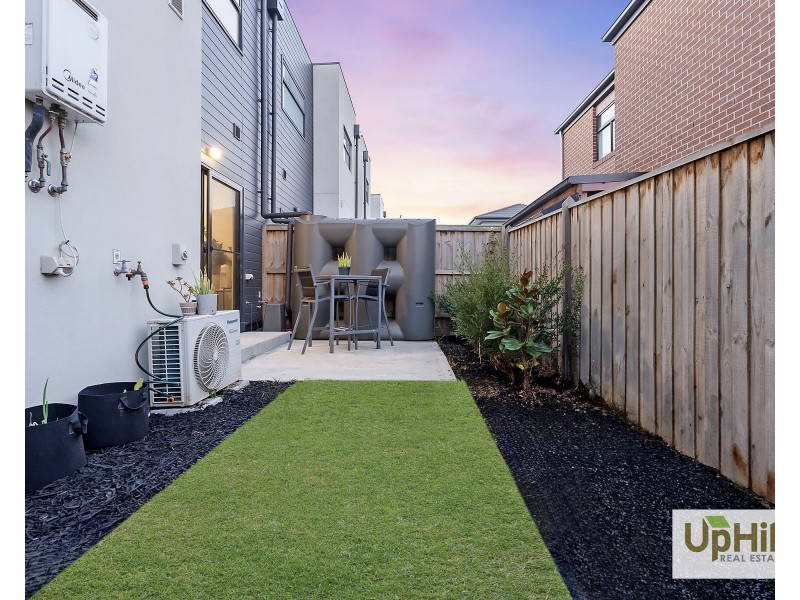 7 Randwick Lane, Clyde North VIC 3978