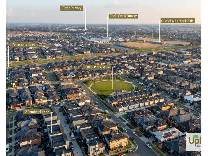 7 Randwick Lane, Clyde North VIC 3978