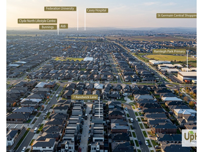 7 Randwick Lane, Clyde North VIC 3978