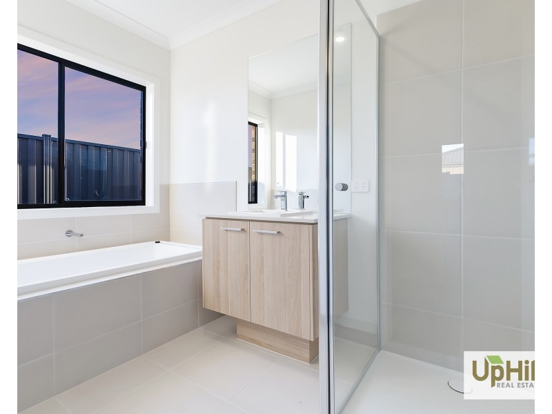 27 Cavern Boulevard, Clyde North VIC 3978