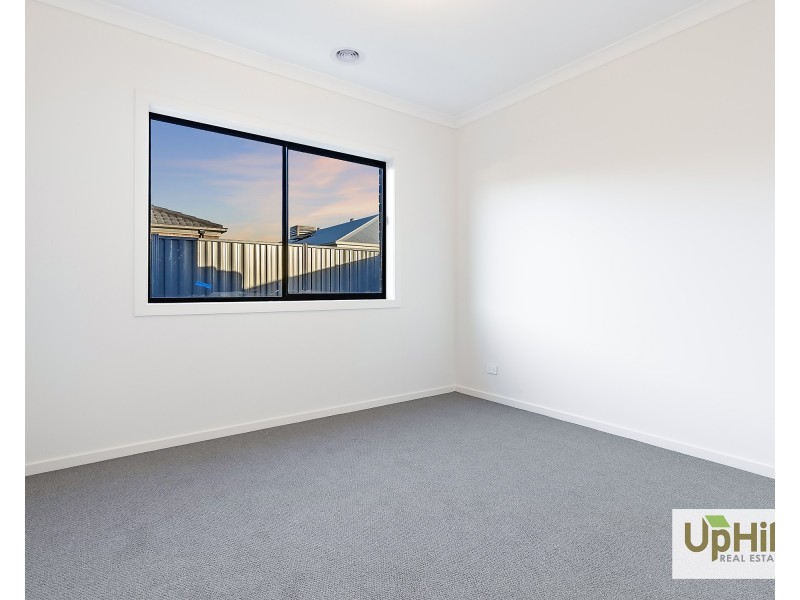 27 Cavern Boulevard, Clyde North VIC 3978