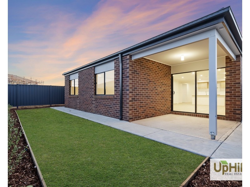 27 Cavern Boulevard, Clyde North VIC 3978