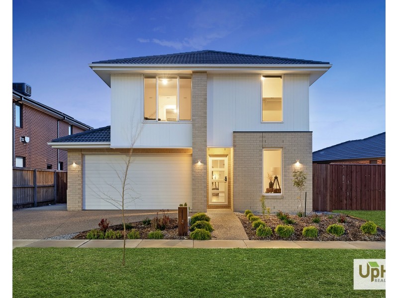 32 Burnbank Parade, Clyde North VIC 3978