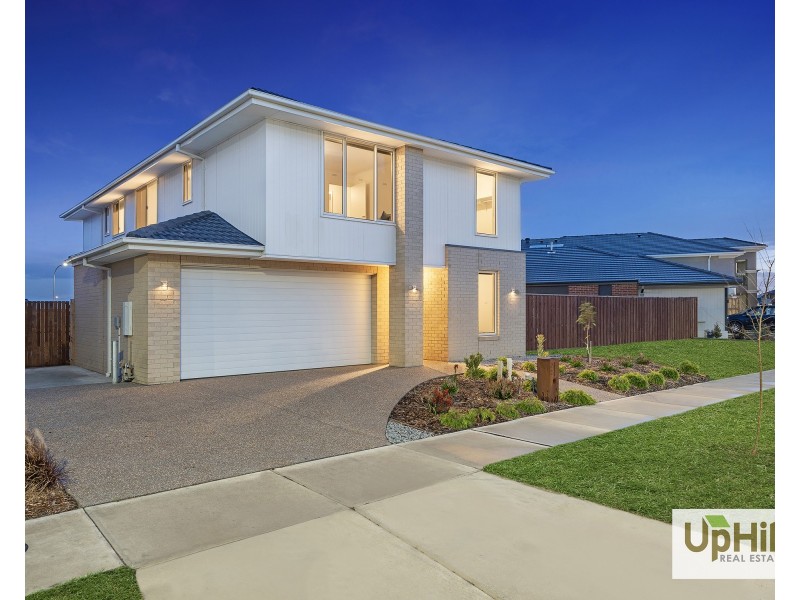 32 Burnbank Parade, Clyde North VIC 3978