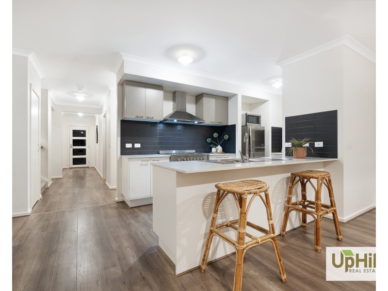 32 Burnbank Parade, Clyde North VIC 3978