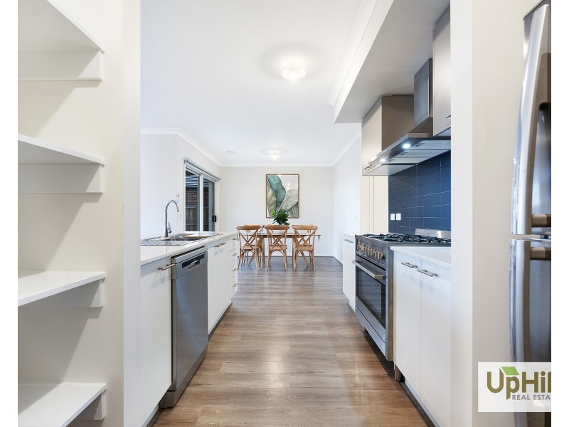 32 Burnbank Parade, Clyde North VIC 3978