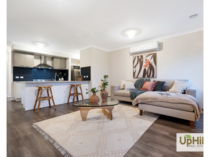 32 Burnbank Parade, Clyde North VIC 3978