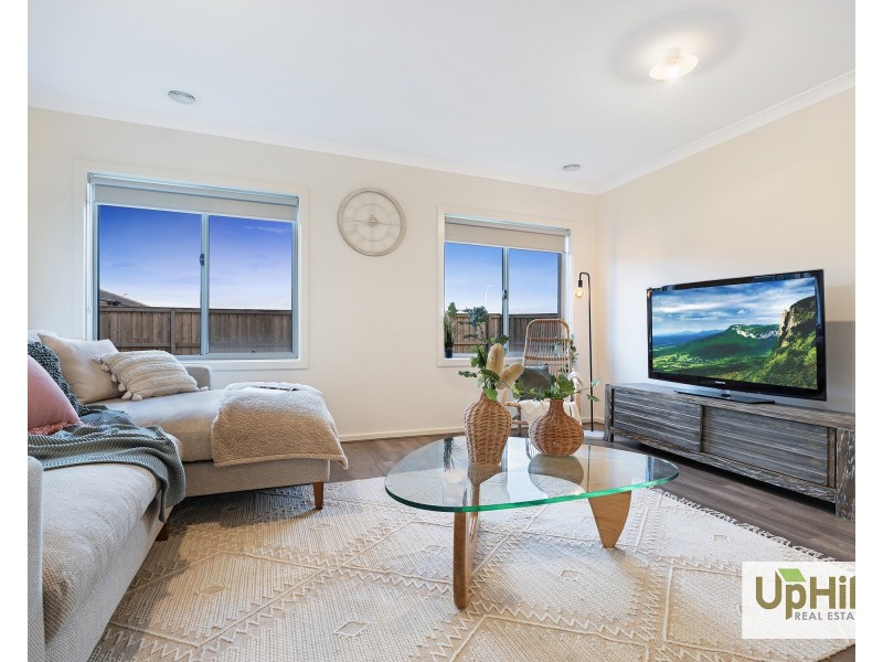 32 Burnbank Parade, Clyde North VIC 3978