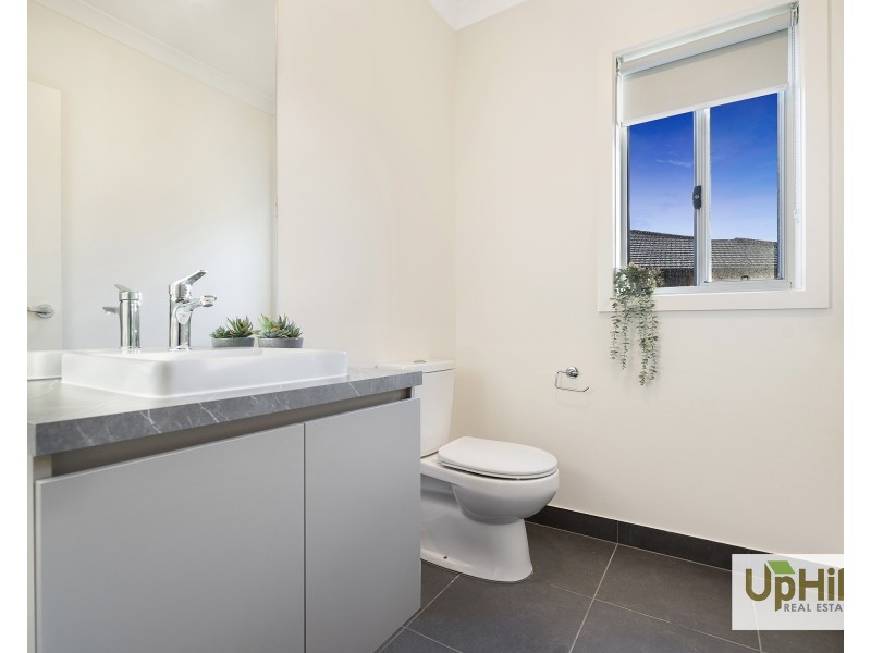 32 Burnbank Parade, Clyde North VIC 3978