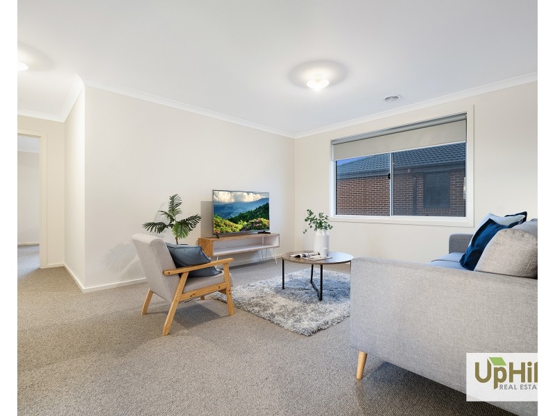 32 Burnbank Parade, Clyde North VIC 3978