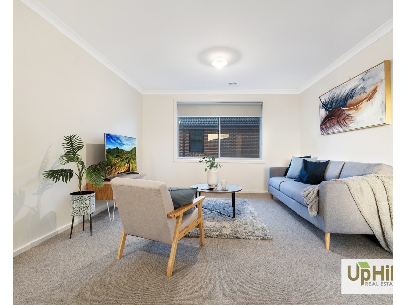 32 Burnbank Parade, Clyde North VIC 3978