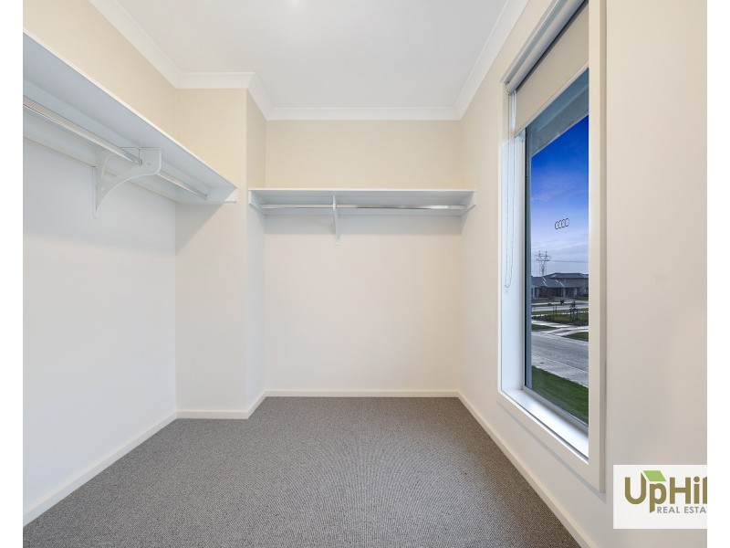 32 Burnbank Parade, Clyde North VIC 3978