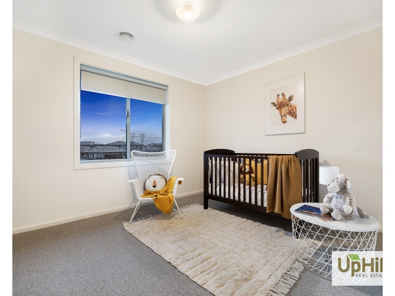 32 Burnbank Parade, Clyde North VIC 3978