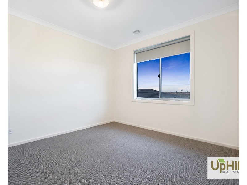 32 Burnbank Parade, Clyde North VIC 3978