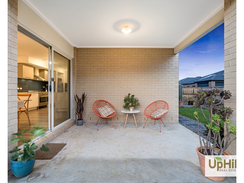 32 Burnbank Parade, Clyde North VIC 3978