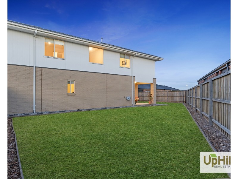 32 Burnbank Parade, Clyde North VIC 3978