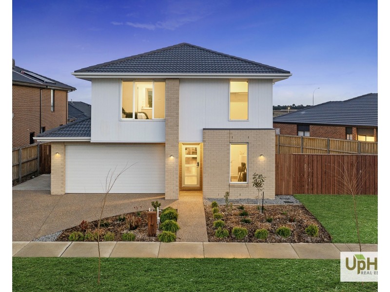 32 Burnbank Parade, Clyde North VIC 3978
