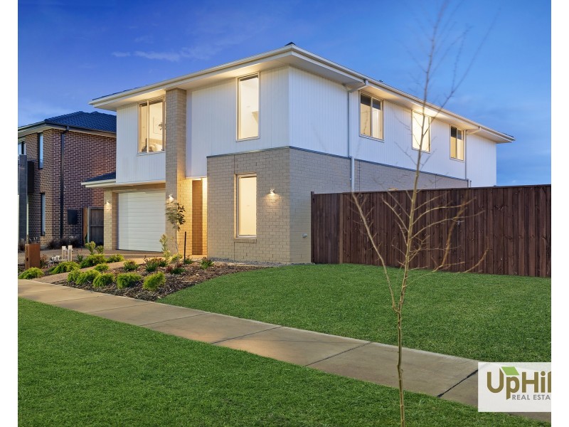 32 Burnbank Parade, Clyde North VIC 3978