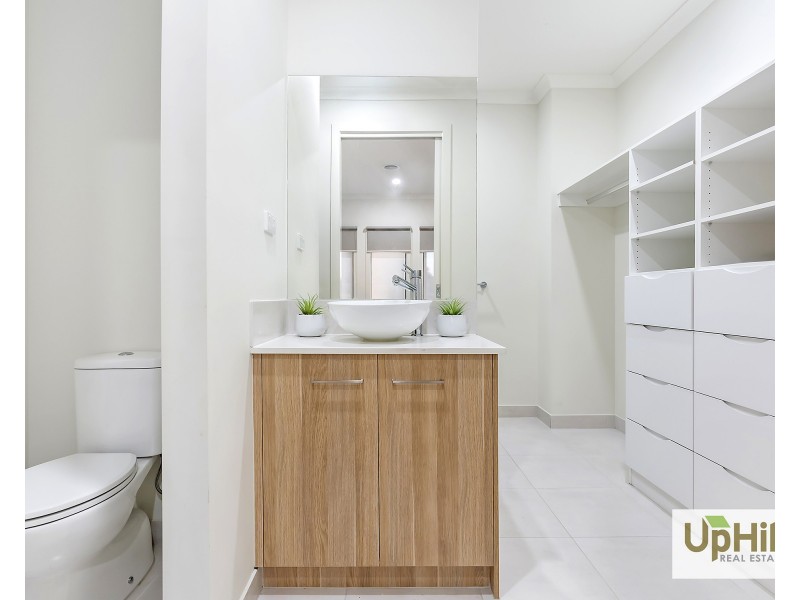 22 Portia Circuit, Clyde North VIC 3978