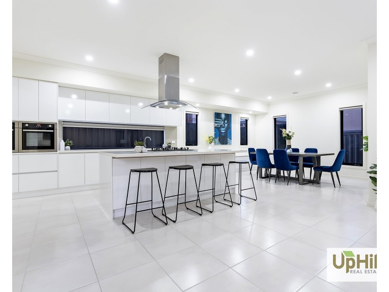 22 Portia Circuit, Clyde North VIC 3978