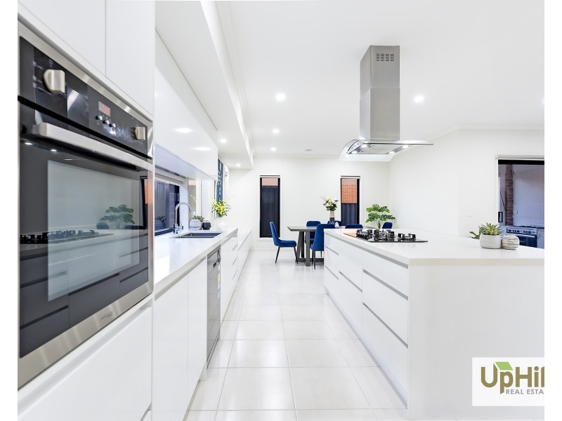 22 Portia Circuit, Clyde North VIC 3978