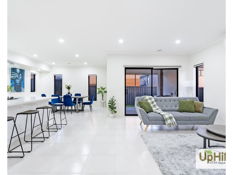 22 Portia Circuit, Clyde North VIC 3978