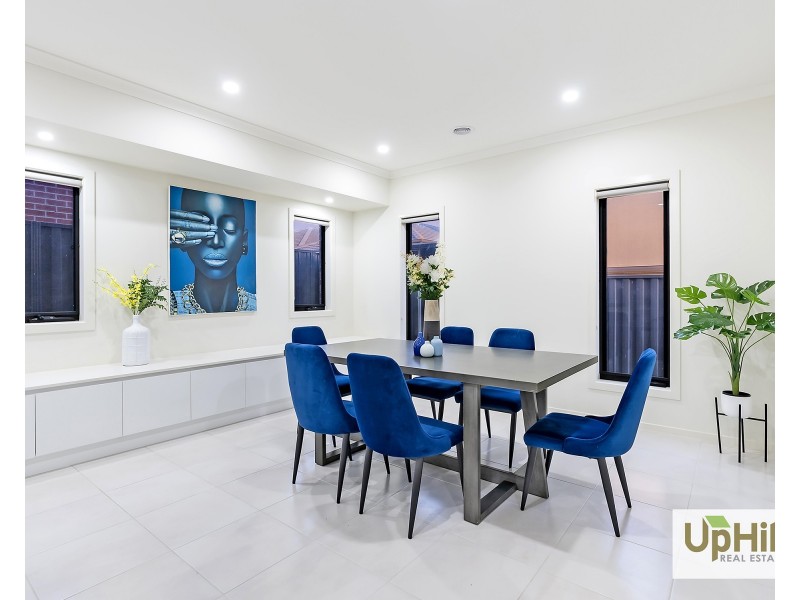 22 Portia Circuit, Clyde North VIC 3978