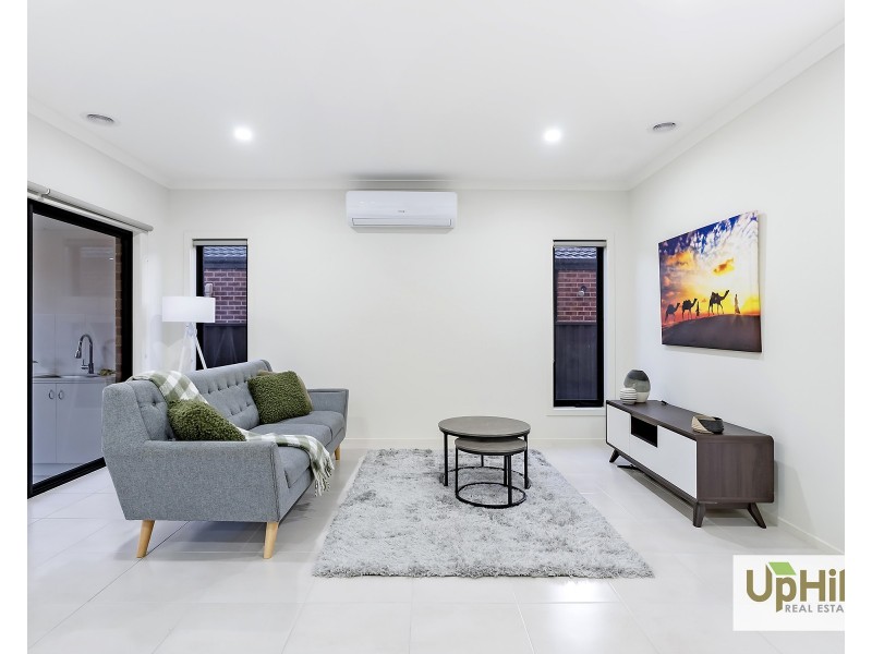 22 Portia Circuit, Clyde North VIC 3978