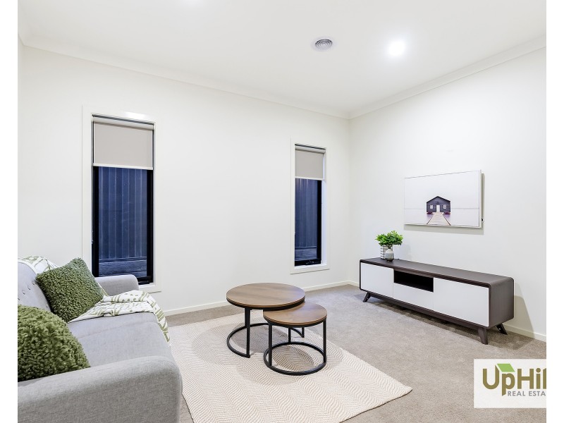 22 Portia Circuit, Clyde North VIC 3978