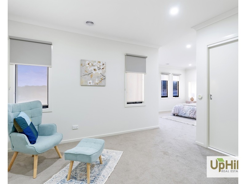 22 Portia Circuit, Clyde North VIC 3978