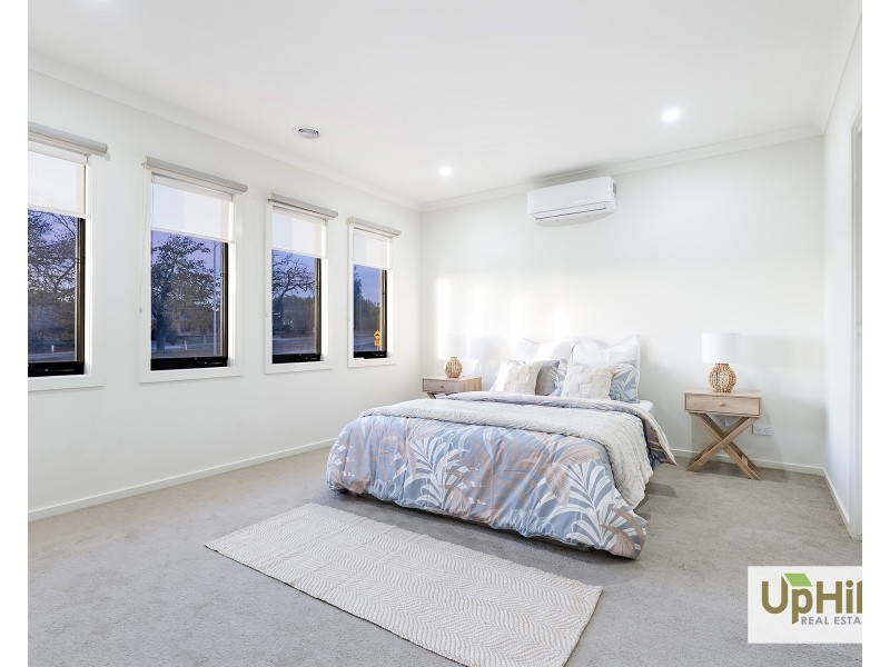 22 Portia Circuit, Clyde North VIC 3978